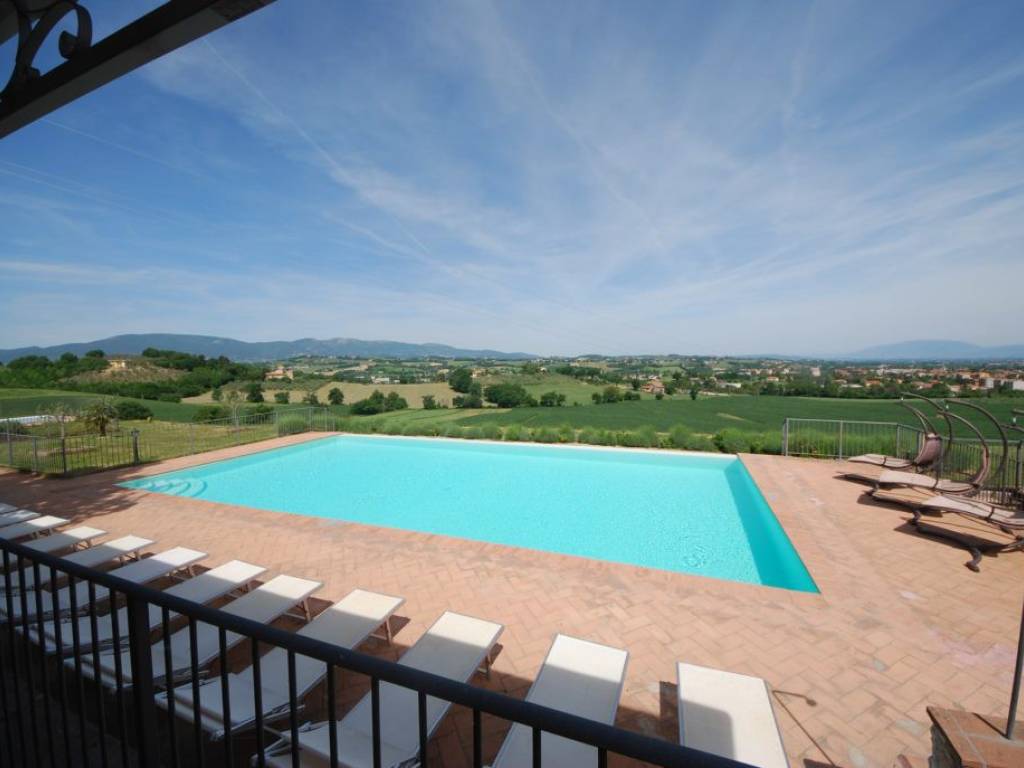casa indipendente in vendita a Spoleto
