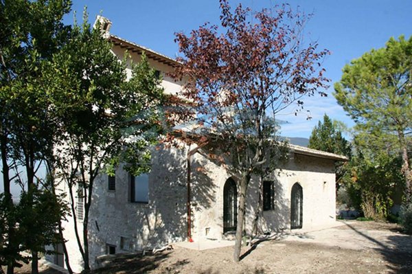 appartamento in vendita a Spoleto in zona Poreta