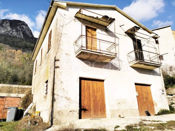 casa indipendente in vendita a Spoleto in zona Ancaiano