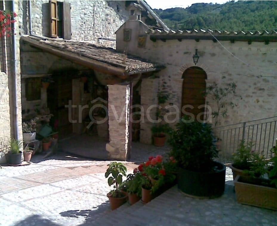 casa indipendente in vendita a Spoleto