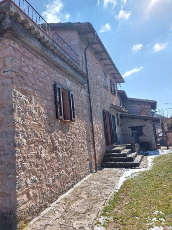 casa indipendente in vendita a Spoleto