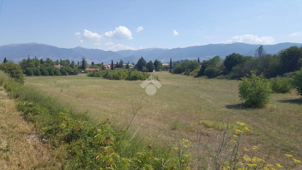 terreno edificabile in vendita a Spoleto in zona Pontebari