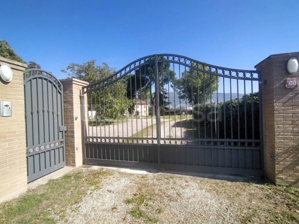 casa indipendente in vendita a Spoleto