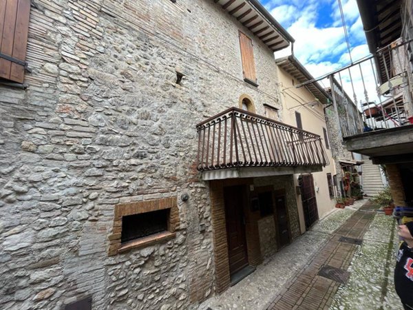 casa indipendente in vendita a Spoleto in zona Protte