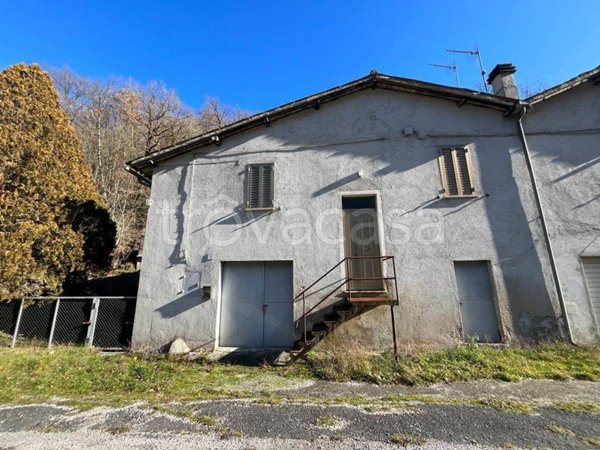 casa indipendente in vendita a Spoleto in zona Acquaiura