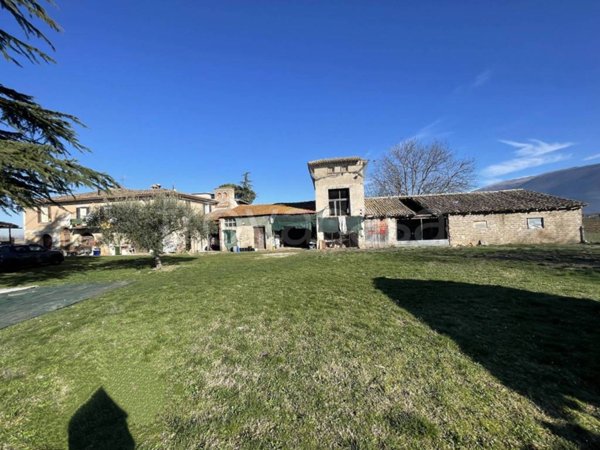 casa indipendente in vendita a Spoleto in zona Camporoppolo