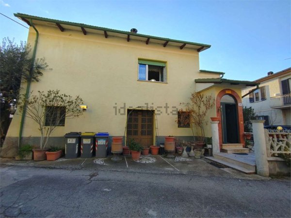 casa indipendente in vendita a Spoleto in zona Beroide
