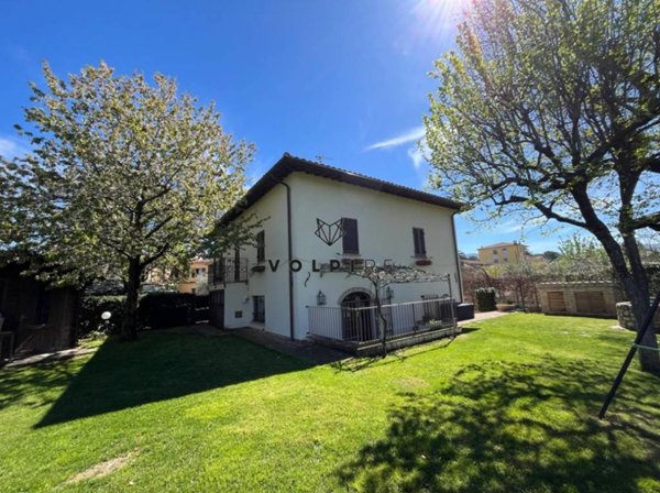 casa indipendente in vendita a Spoleto