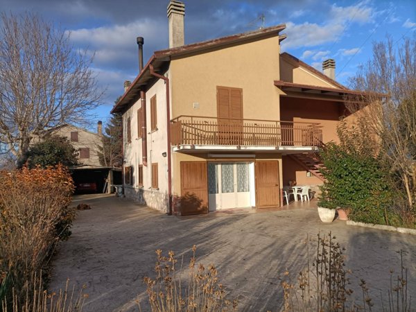 casa indipendente in vendita a Spoleto in zona San Brizio