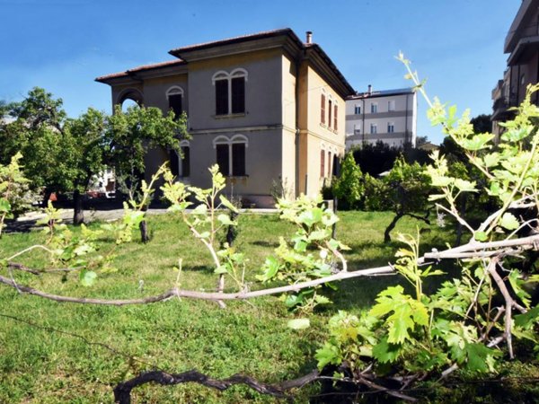 casa indipendente in vendita a Spoleto
