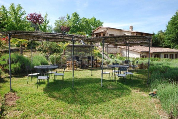 casa indipendente in vendita a Spoleto