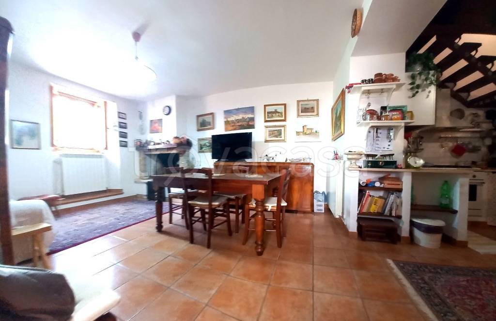 casa indipendente in vendita a Spoleto in zona Poreta