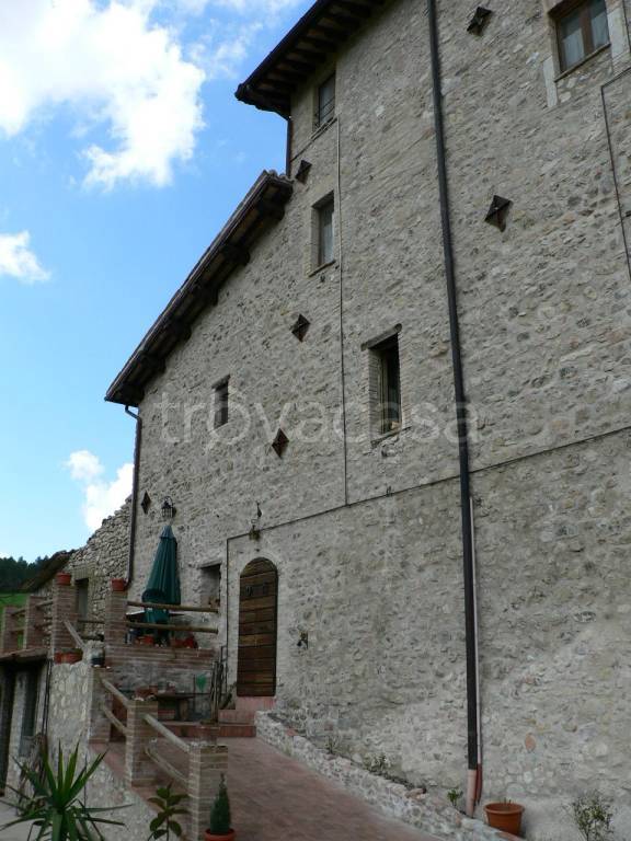 casa indipendente in vendita a Spoleto