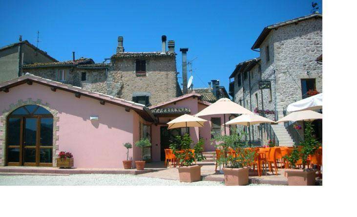 casa indipendente in vendita a Spoleto