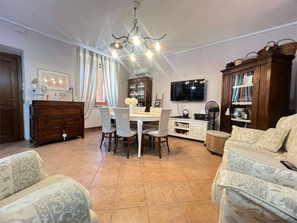 casa indipendente in vendita a Spoleto