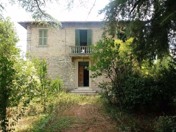 casa indipendente in vendita a Spoleto