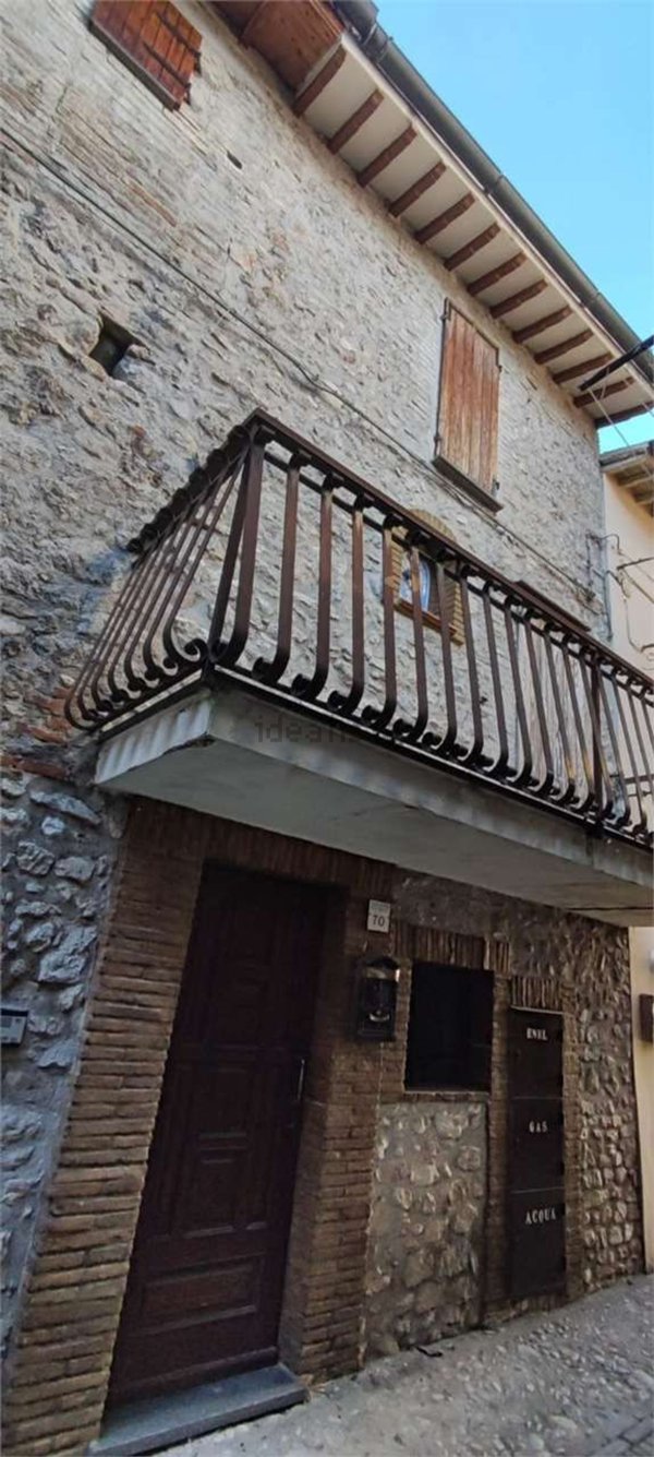 casa indipendente in vendita a Spoleto in zona Protte