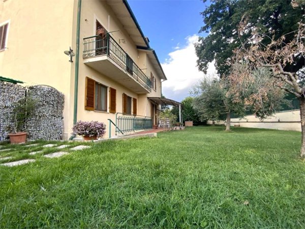 casa indipendente in vendita a Spoleto