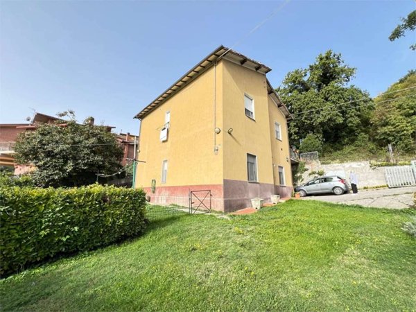 casa indipendente in vendita a Spoleto