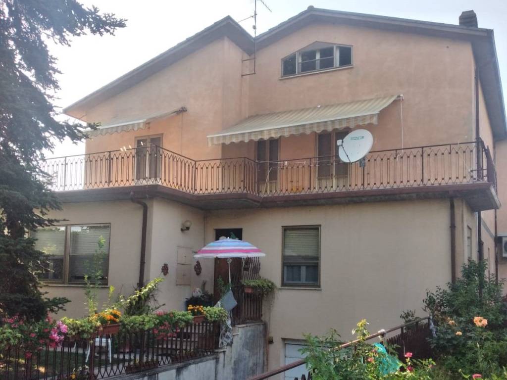 casa indipendente in vendita a Spoleto in zona San Giacomo