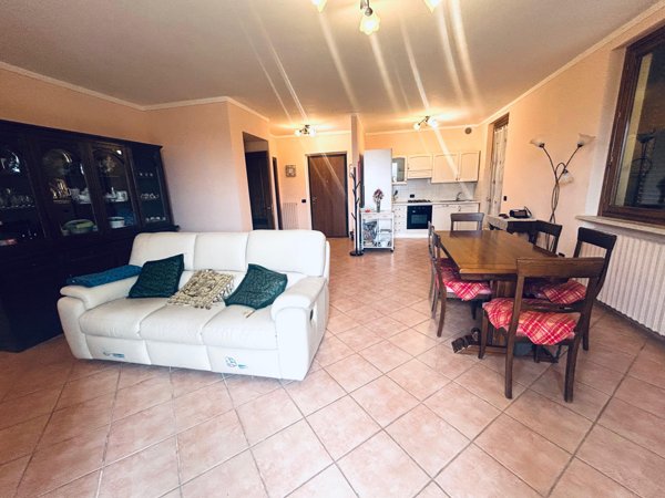 casa indipendente in vendita a Spoleto