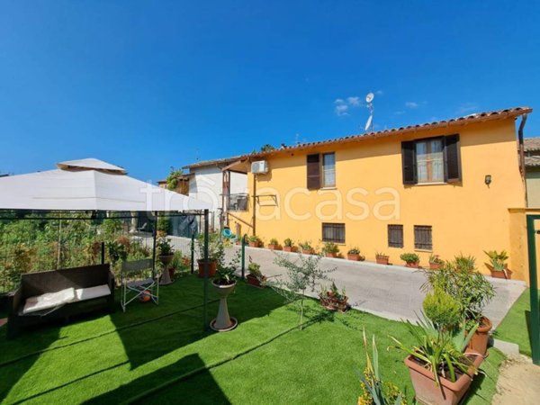 casa indipendente in vendita a Spoleto