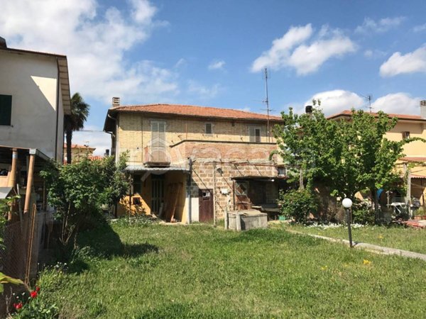casa indipendente in vendita a Spoleto