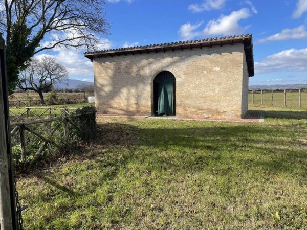 casa indipendente in vendita a Spoleto in zona Azzano
