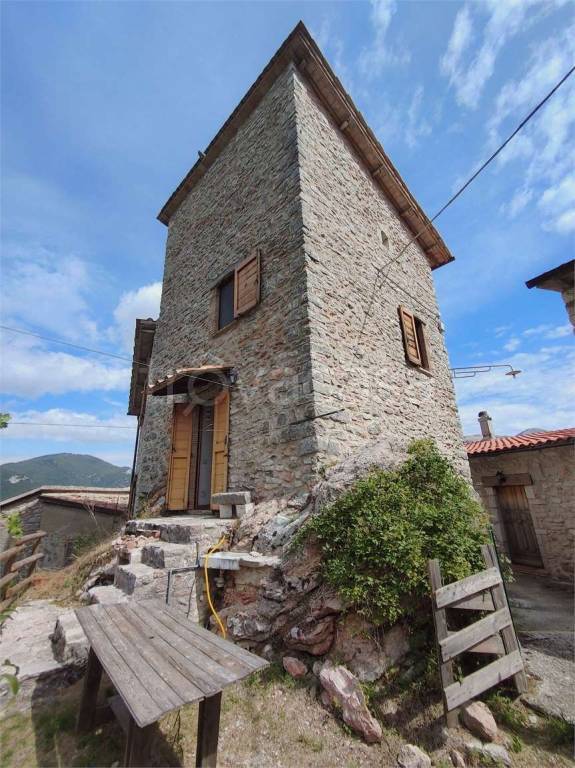 casa indipendente in vendita a Spoleto in zona Cese