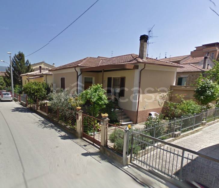 casa indipendente in vendita a Spoleto