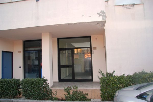 locale commerciale in vendita a Spoleto