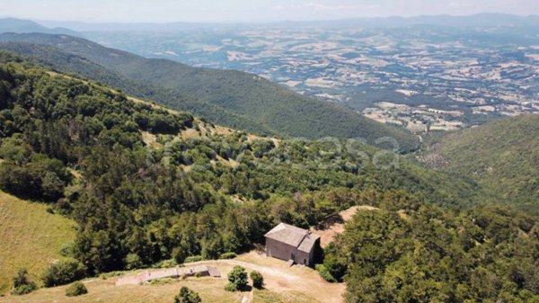 casa indipendente in vendita a Spoleto