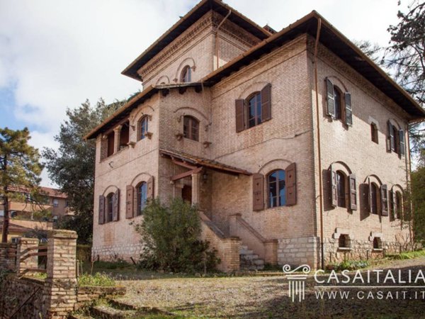 casa indipendente in vendita a Spoleto