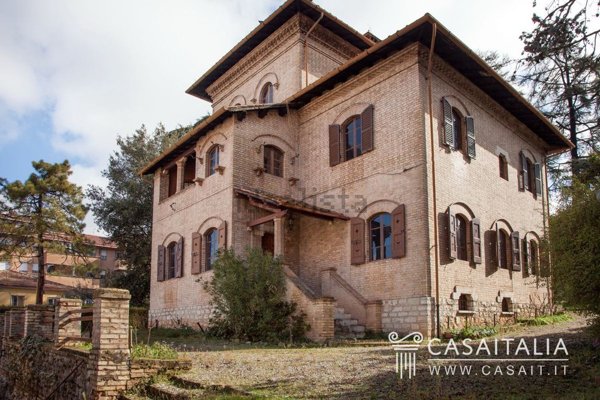 casa indipendente in vendita a Spoleto