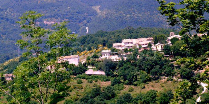 casa indipendente in vendita a Spoleto