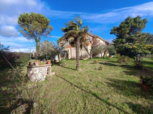 appartamento in vendita a Spoleto in zona Collicelli