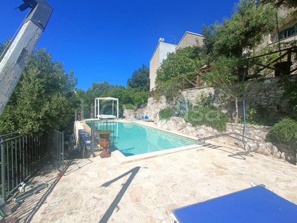 casa indipendente in vendita a Spoleto