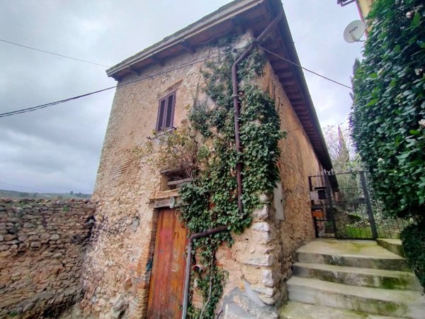 appartamento in vendita a Spoleto in zona Bazzano Inferiore
