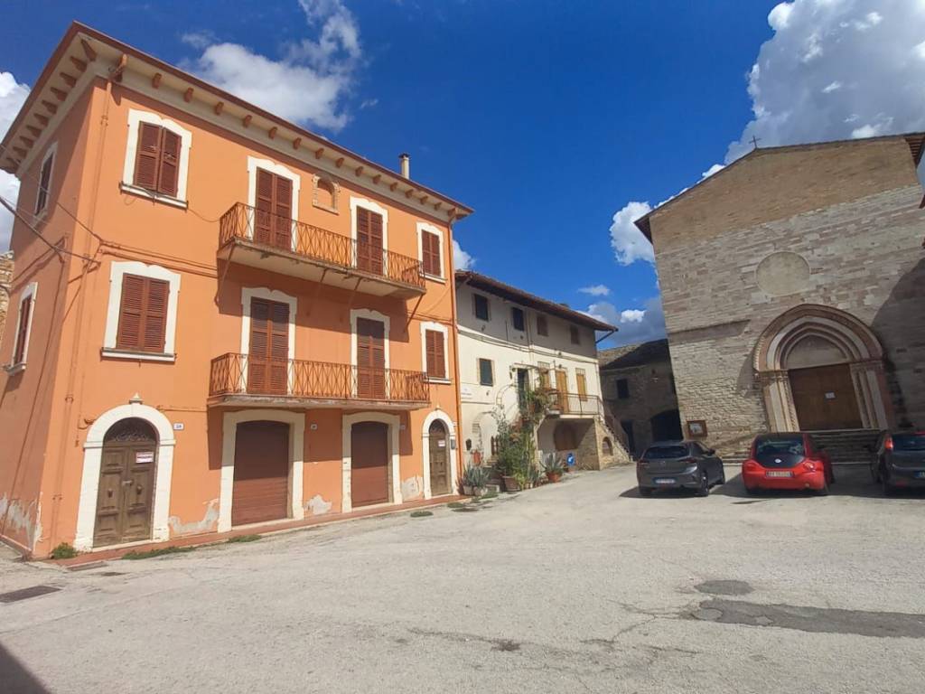casa indipendente in vendita a Spoleto in zona Beroide