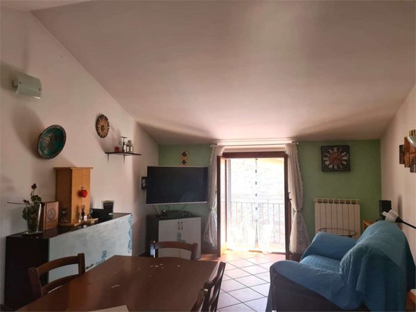 casa semindipendente in vendita a Spoleto in zona Azzano