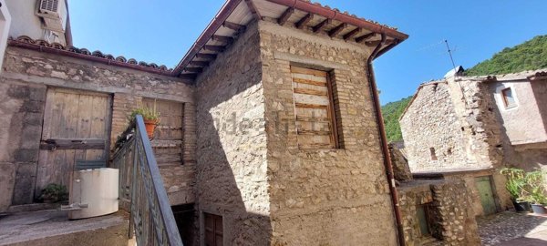 appartamento in vendita a Spoleto in zona Ocenelli
