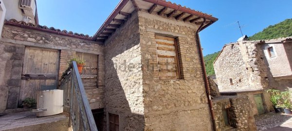 appartamento in vendita a Spoleto in zona Ocenelli