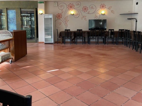 locale commerciale in vendita a Spoleto