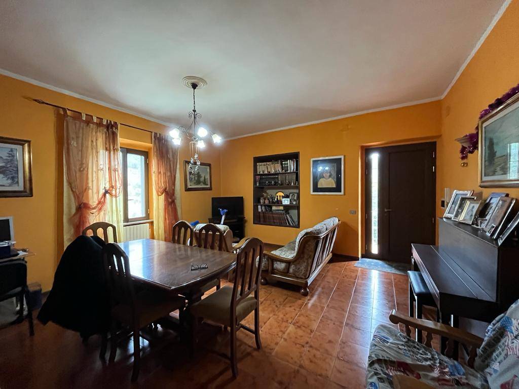 appartamento in vendita a Spoleto in zona Baiano