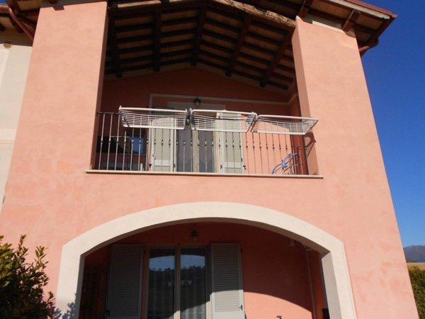 casa indipendente in vendita a Spoleto