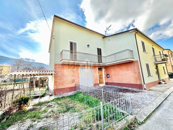 casa indipendente in vendita a Spoleto in zona San Giovanni di Baiano