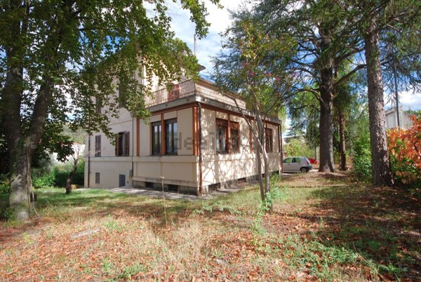 casa indipendente in vendita a Spoleto