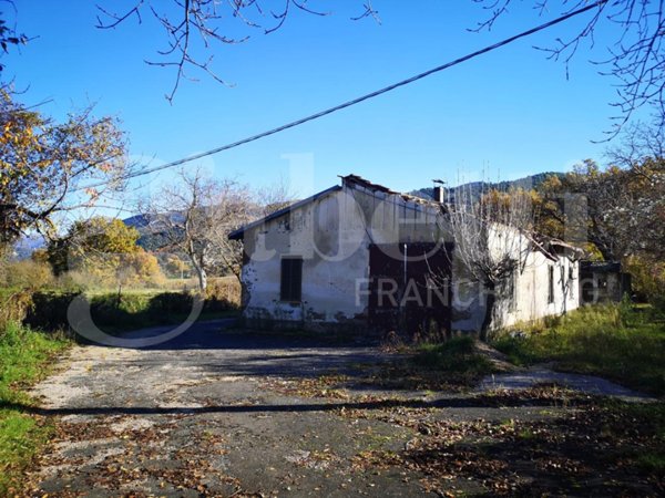 casa indipendente in vendita a Spoleto