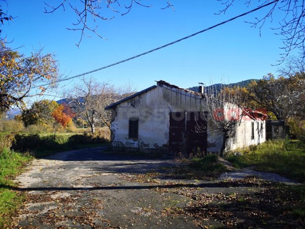 casa indipendente in vendita a Spoleto