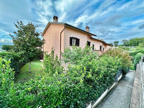 casa indipendente in vendita a Spoleto in zona Collerisana